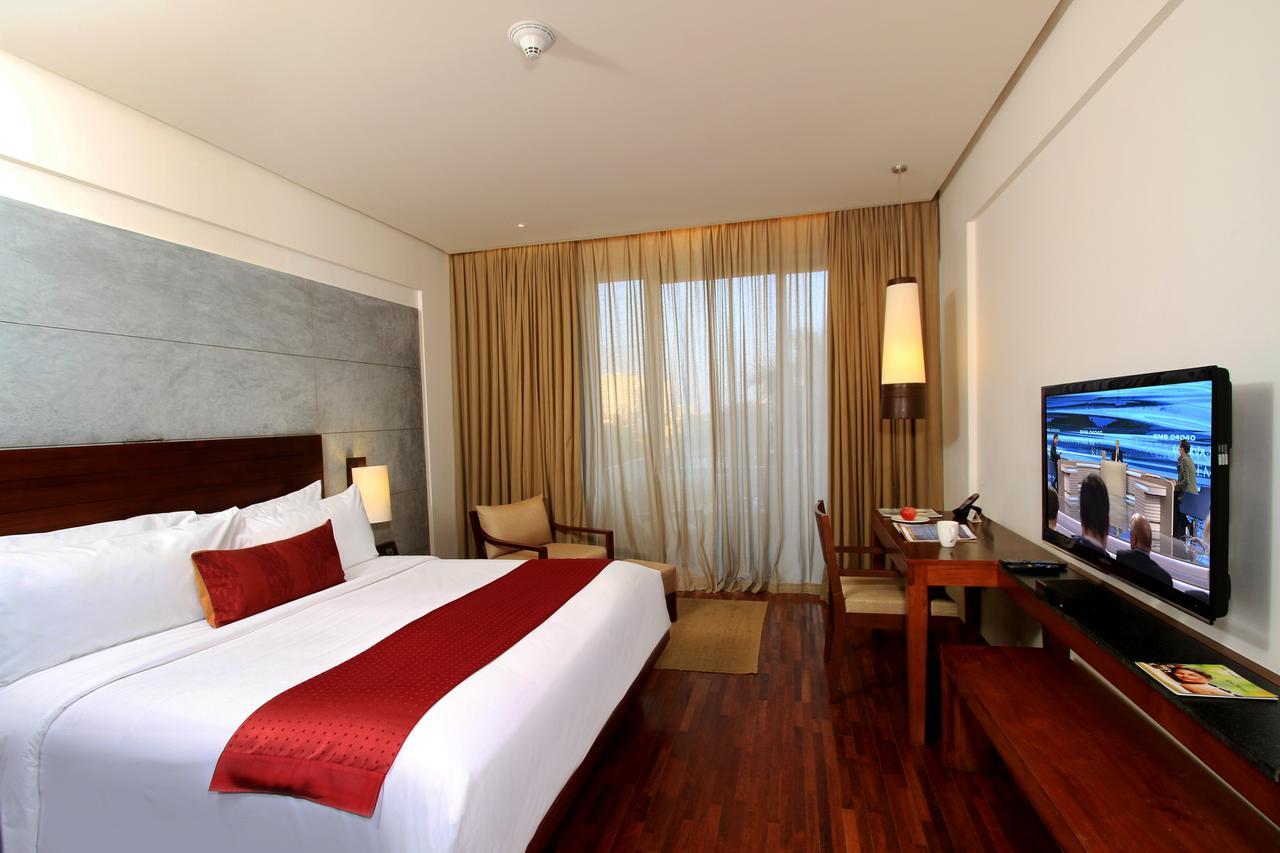 Holiday Inn & Suites Bengaluru Whitefield Экстерьер фото