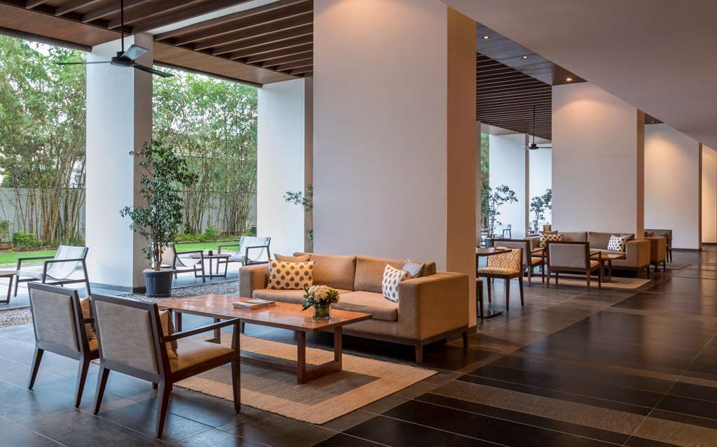 Holiday Inn & Suites Bengaluru Whitefield Интерьер фото