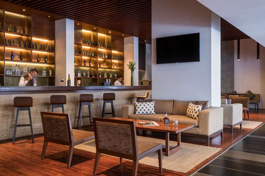 Holiday Inn & Suites Bengaluru Whitefield Интерьер фото